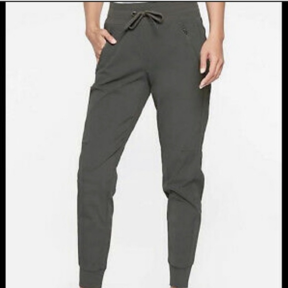 Athleta Headlands Hybrid Mid Rise Jogger Size 8